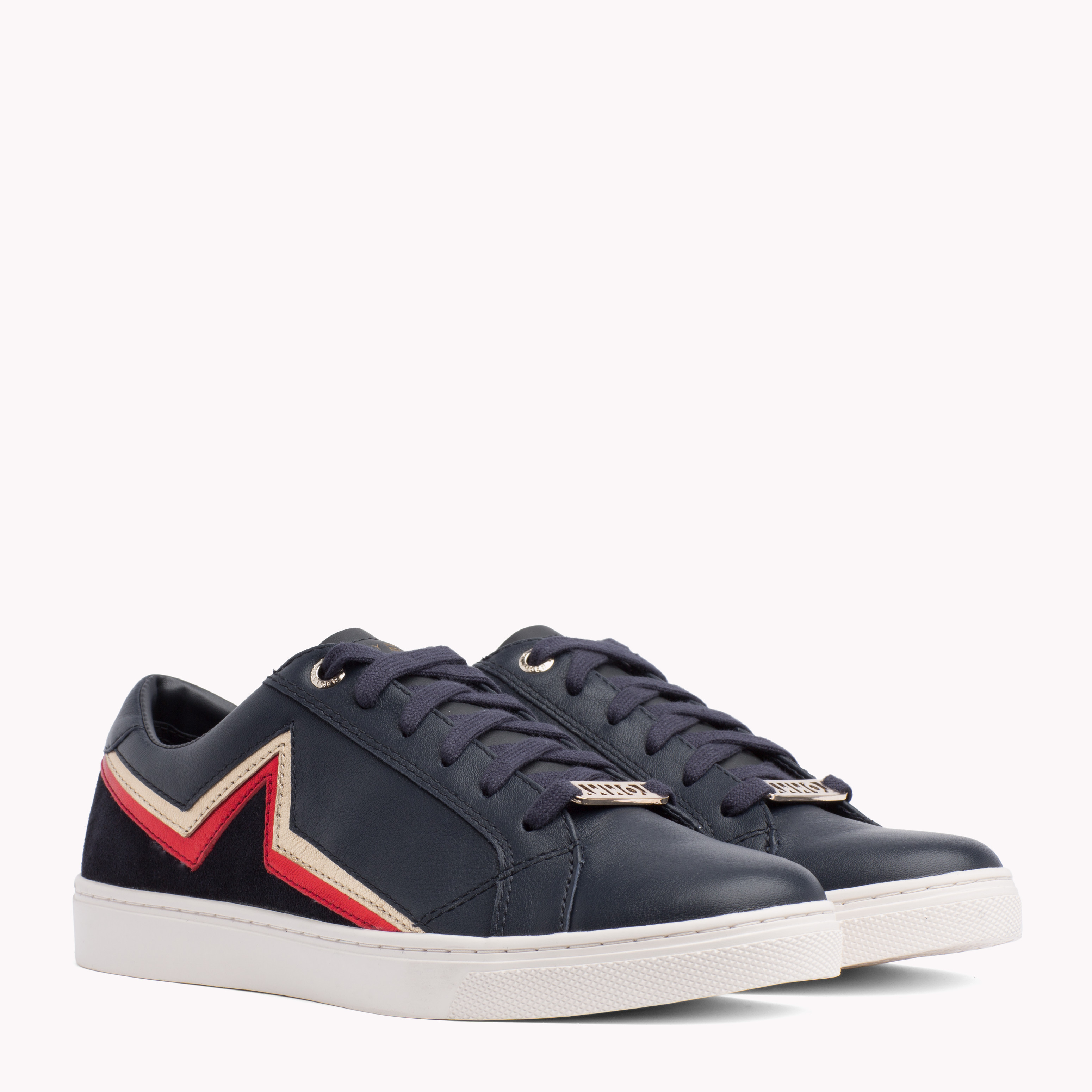 Tommy hilfiger star essential hot sale sneaker