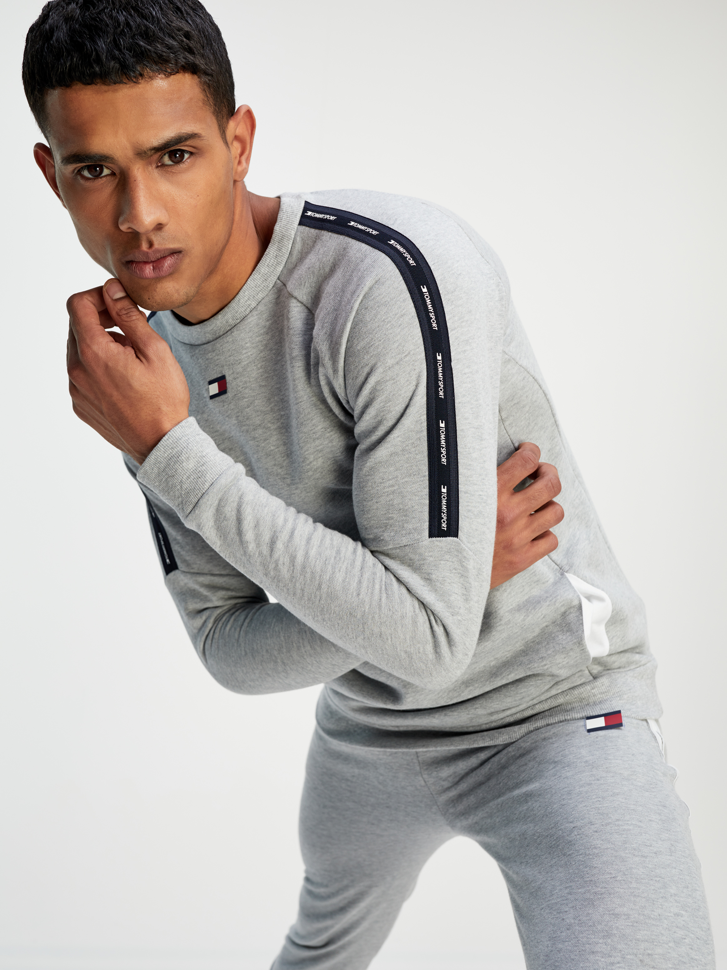 Tommy hilfiger tape outlet crew sweatshirt