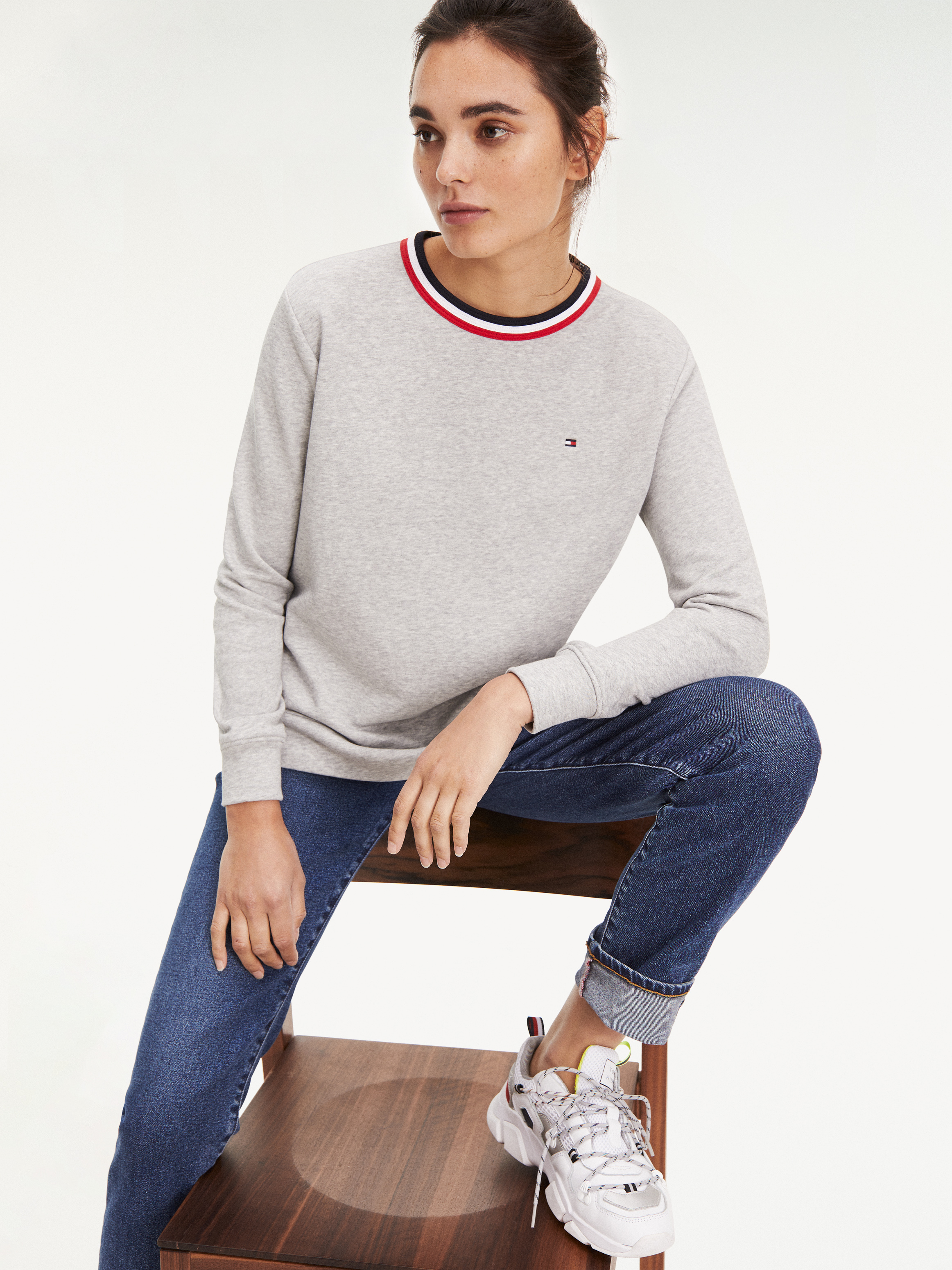 Tommy signature crew hot sale neck sweatshirt