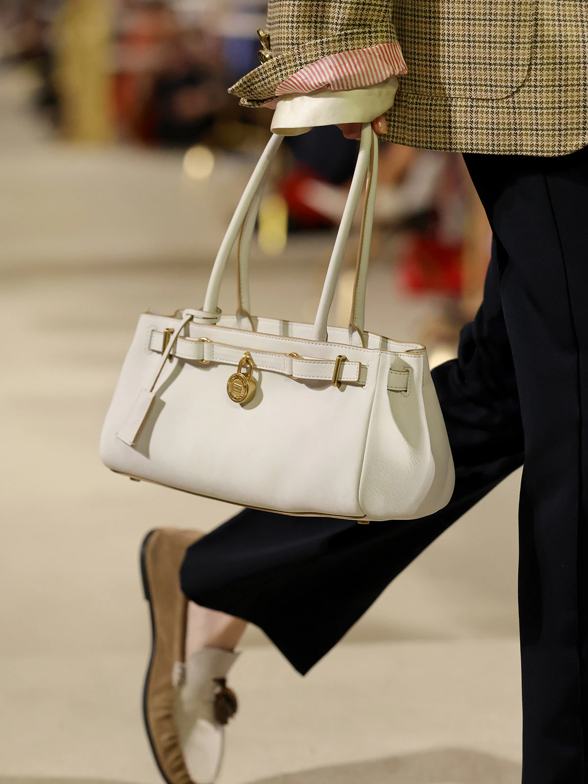 1200x1600_CategoryTiles_0000_RunwayDetails_008-bags