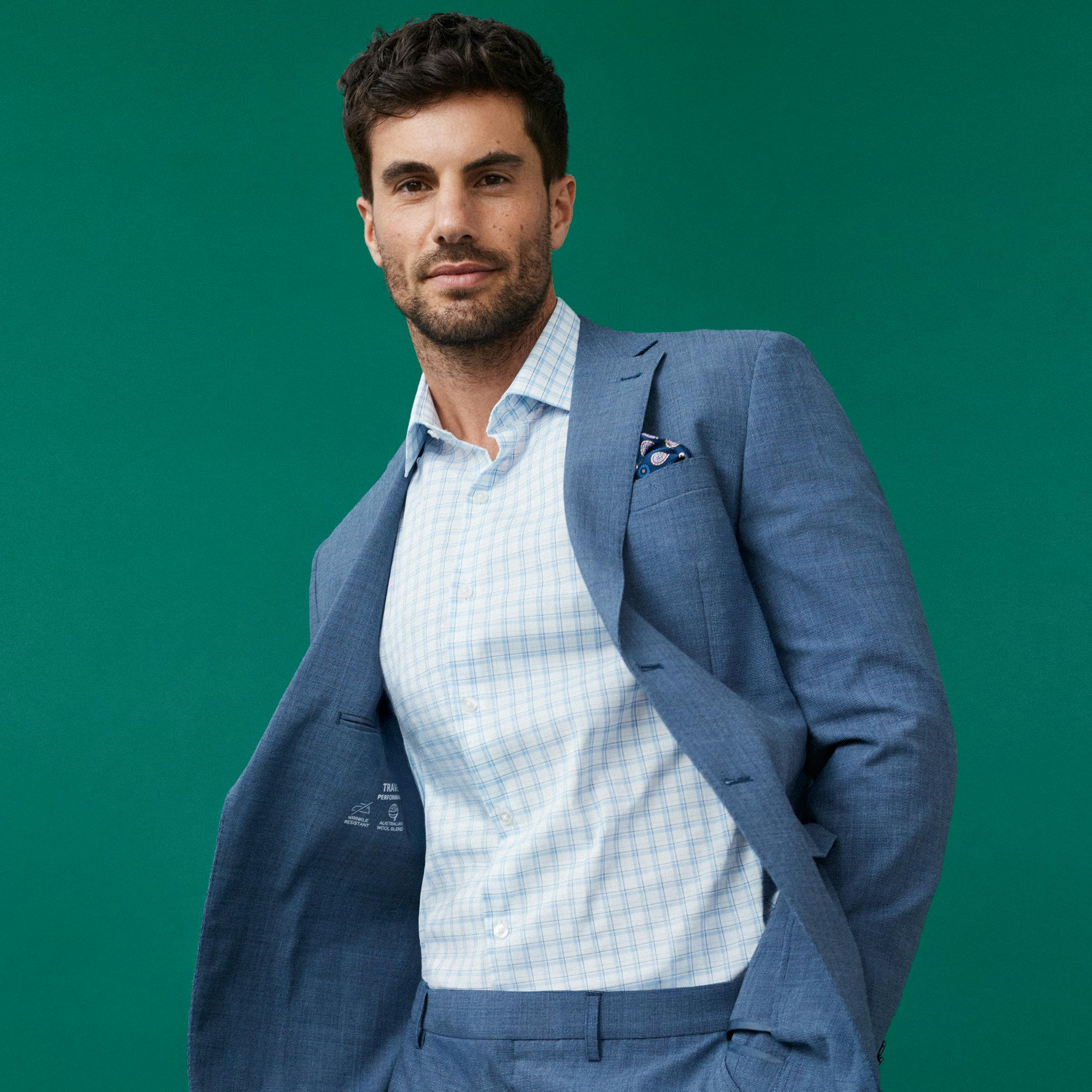 2400x2400__0006_VH_AW26_TravelSuit_02