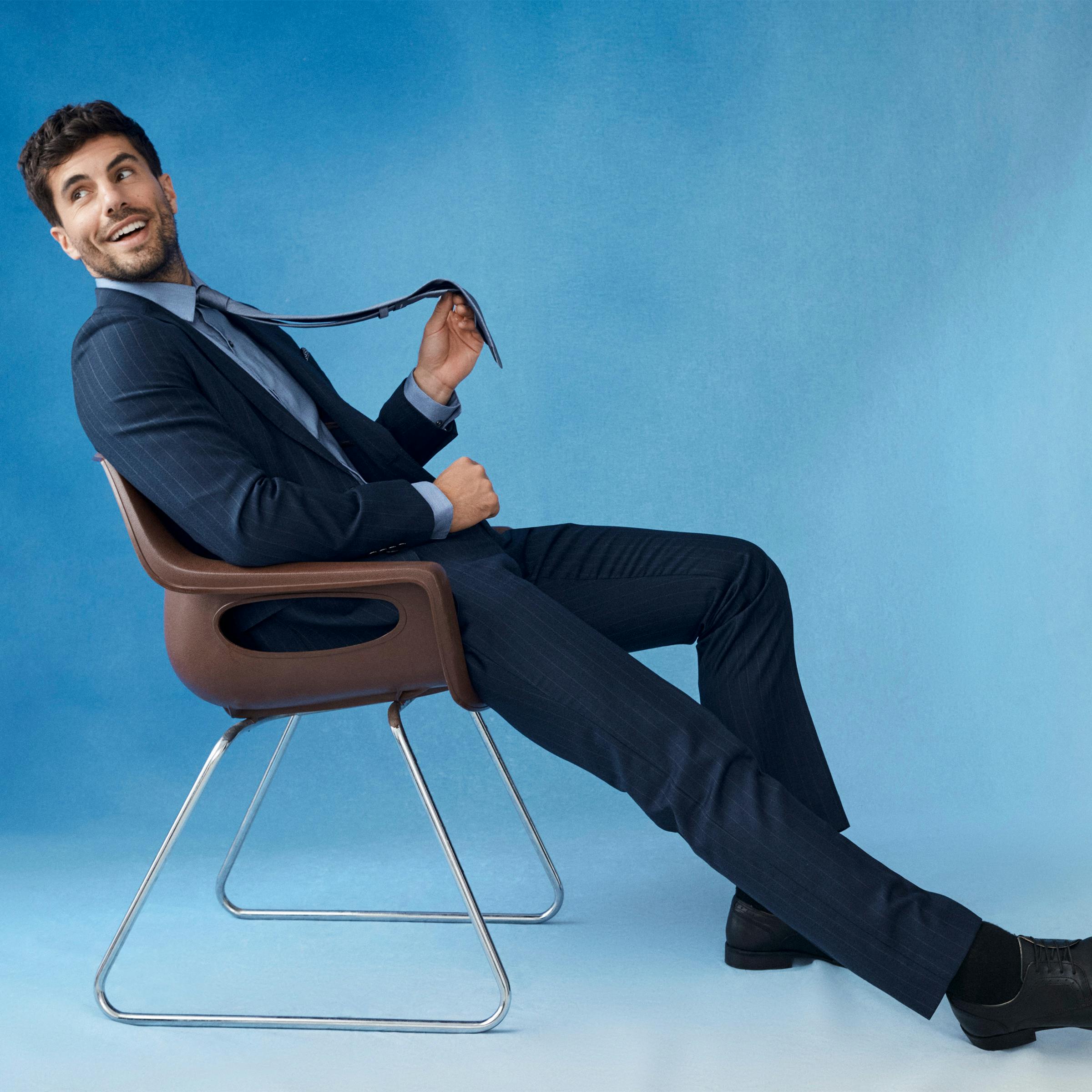 2400x2400__0008_VH_AW26_Suits_11